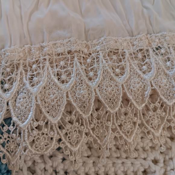 White pleated skirt - Picture 3 of 3